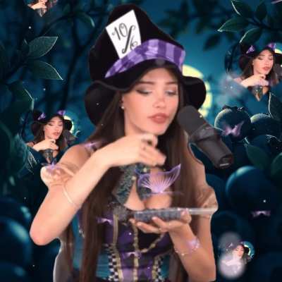 LydiaViolet enjoying her blueberries at the Mad Hatter party 🎉 🎩 