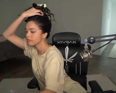 rae tying up her hair