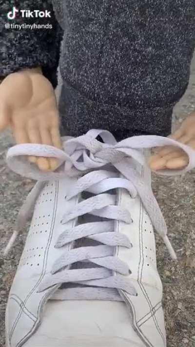 Tying shoelaces