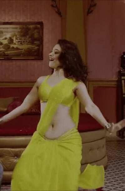 Tamannaah Bhatia shaking her belly