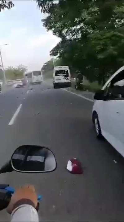 Crash in Colombia, Truck without brakes. 