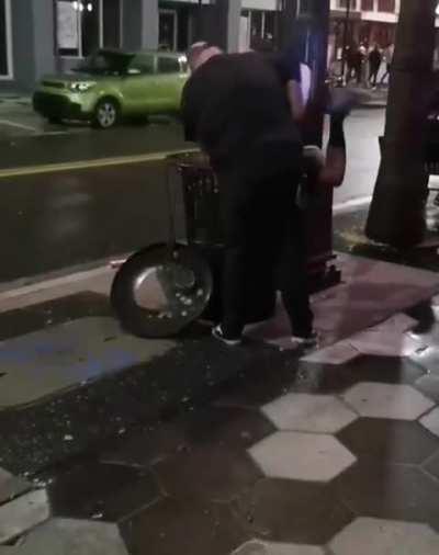 Drunk patron makes a threat and a bouncer handles it.