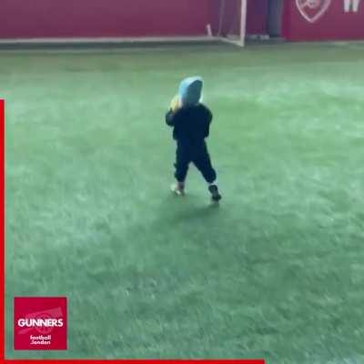 Oleksandr Zinchenko &amp;amp; his daughter playing football at London Colney