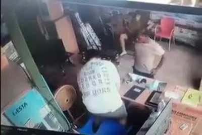 WCGW Robbing Without Knowing At Your Back