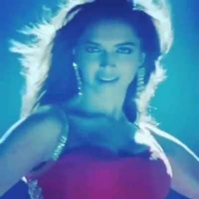 Deepika Padukone's jiggling tits!