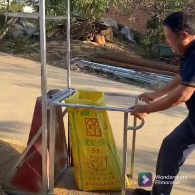 Shoveling rice into bag