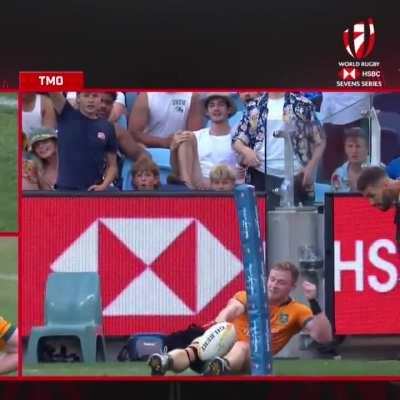 Australia's Henry Hutchinson invented a brand new way to mess up a try at the 7s!