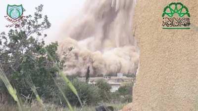 Massive tunnel bomb detonated underneath an SAA checkpoint Ma'arrat Nu'man, Idlib - 5/5/2014