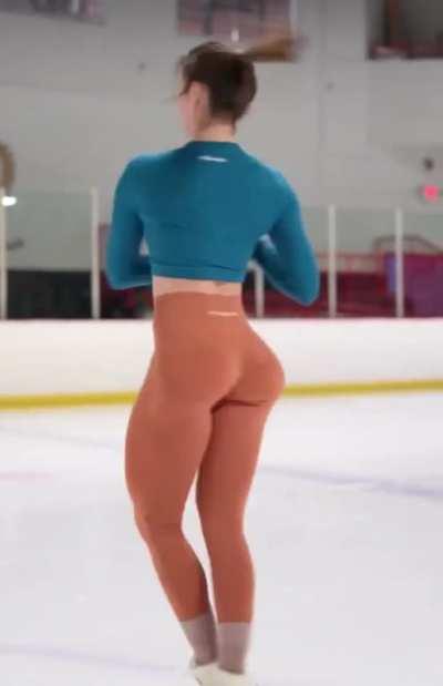 Impressive balance by ice skater