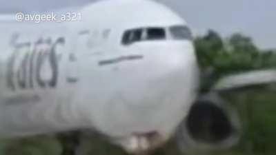 Boeing 777 singing Stayin alive (out of context)