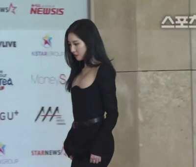 Sunmi - Milky Cleavage