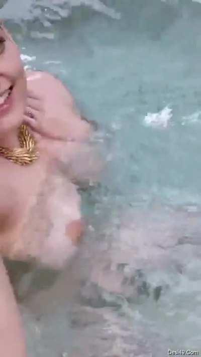 Boobs Pool Bounce