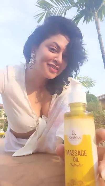 Kavita Kaushik Clevage 😍😍🤩