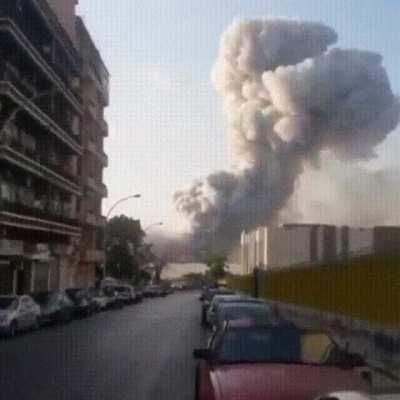 Beirut explosion captured on the street