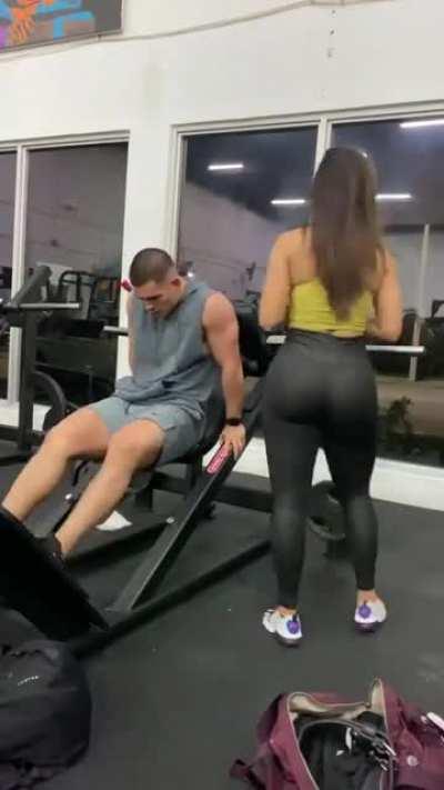 Her ass is soo big and this guy spanked her at the end