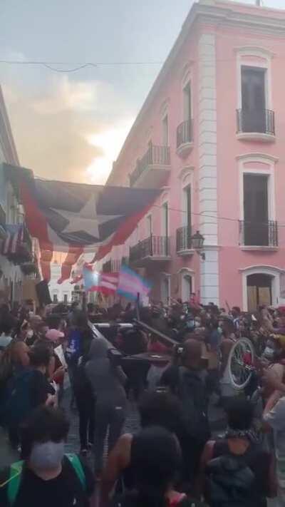 Puerto Rico just brought a guillotine to the governor's mansion at their own solidarity protest