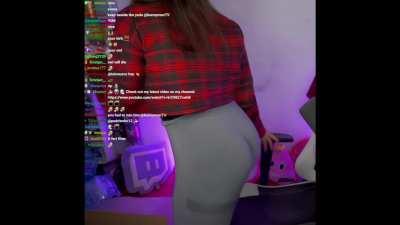 BunnyGirl - Bunnymon Shows Off Her Massive Ass 👅🍑💦 Twitch Clip-190