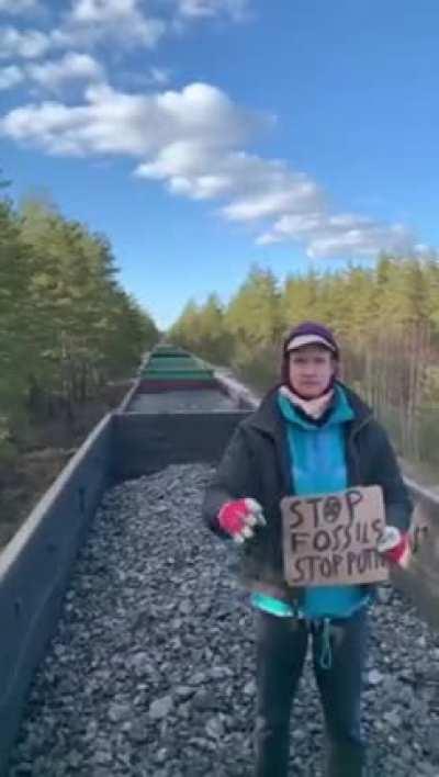 Hello from Finland! This is a tutorial of how you set up a camp in a Russian coal train in under 60 seconds