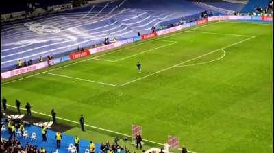 Cadiz player hitting the Ronaldo celebration (Siuu) at the Bernabeu after full-time