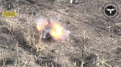 Russian soldier attempts to fight off drone of 47th Mechanized Brigade, gets hit in head