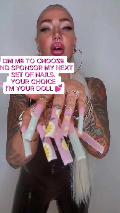 I'm your doll you can customise me 