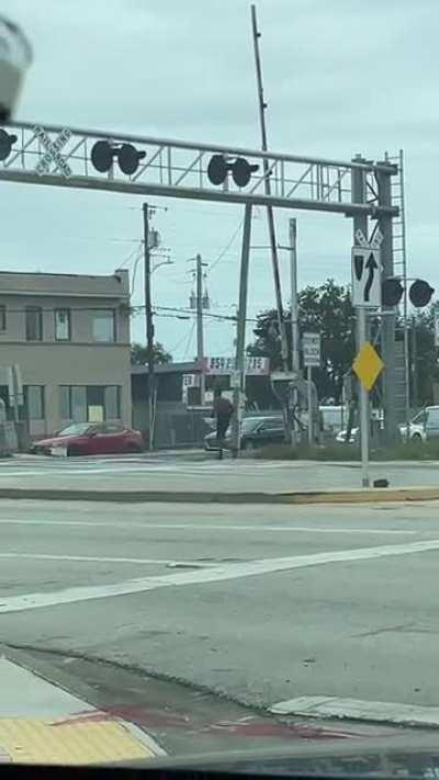 Florida man fights Hurricane Ian