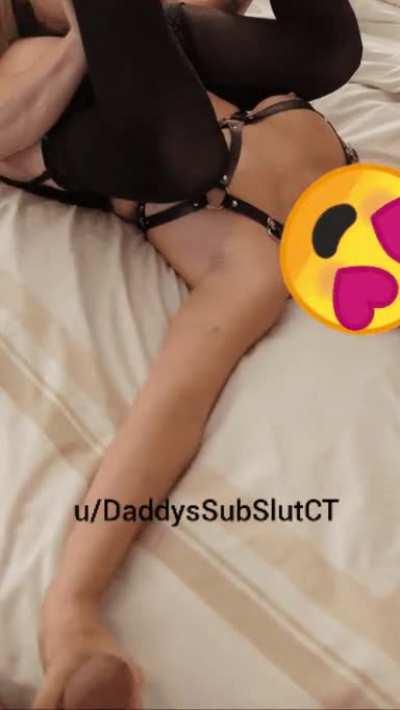 30F CT Vixen - Stroking Daddy while his friend gets to see what married pussy tastes like.