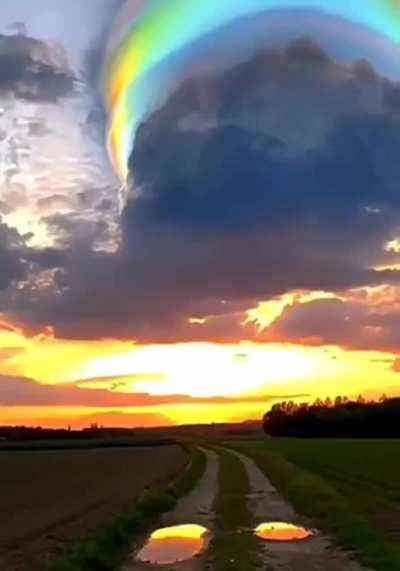 Lenticular Rainbow Cloud