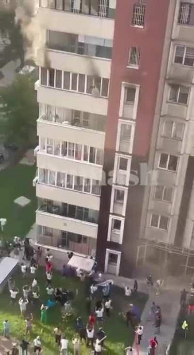 People fleeing from the fire jumped from the windows, and below they were caught with the help of mattresses and carpets - this was the case today in Almaty, Kazakhstan