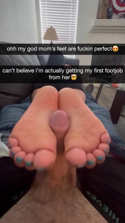 (M/S) Mom helps out (Foot Fetish)