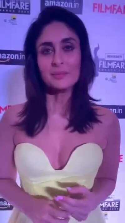 Kareena’s such a complete package 📦 Her expressions itself are enough for me to get a boner ✊✊💦💦💦 and top it up with that cleavage revealing dress 👗 has just made it a titty Tuesday.. Love the way she’s arching her back and pushing 