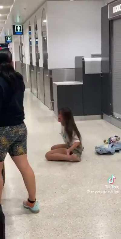 Entitled brat has a temper tantrum after her flight got cancelled