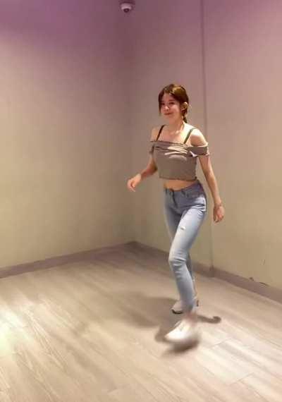 (ex-Momoland) DAISY - Bouncy split.