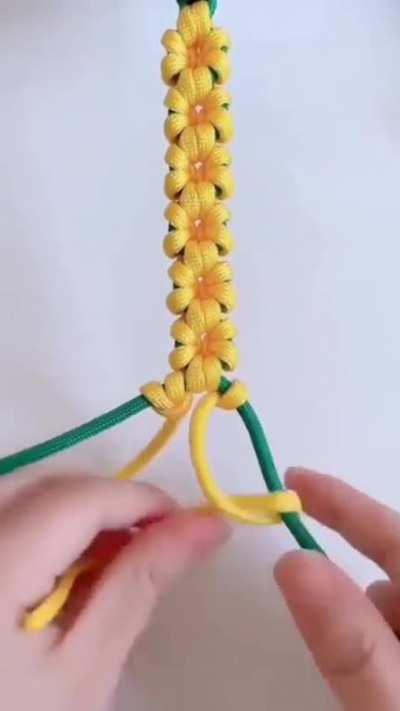 Tying a flower knot