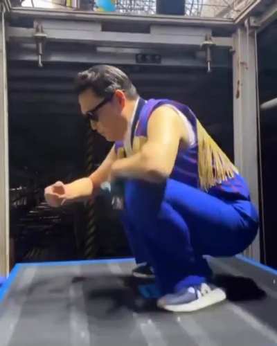 Psy getting on stage