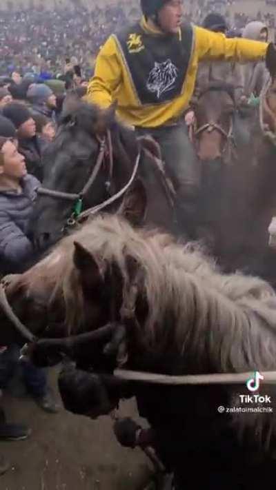 Рядък кадър от преминаването на българските войски водени от Хан Аспарух през 681г.