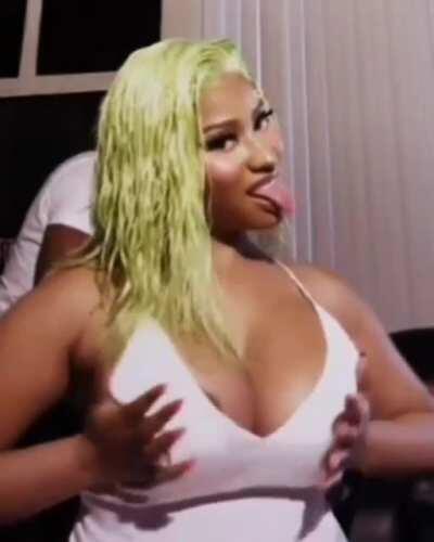 Nicki squeezing