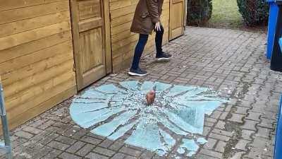 Destroying an oven glass plate with a stone