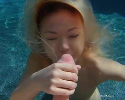 Underwater Asian Cumshot