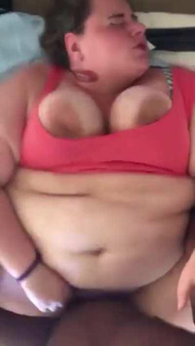 Ssbbw getting her guts clapped in