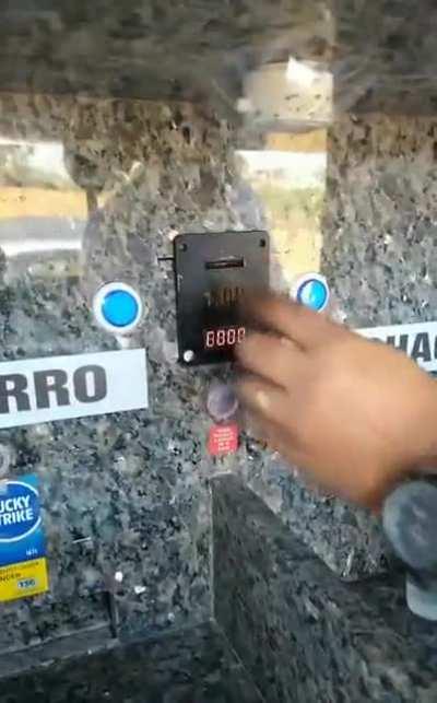 The owner of this bar created a dispenser to sell &quot;cachaça&quot; (distilled drink very common in Brazil) and cigarettes automatically even when the bar is closed.