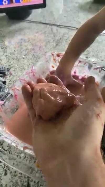 Non-Newtonian fluid that is solid under pressure but then instantly turns liquid when not