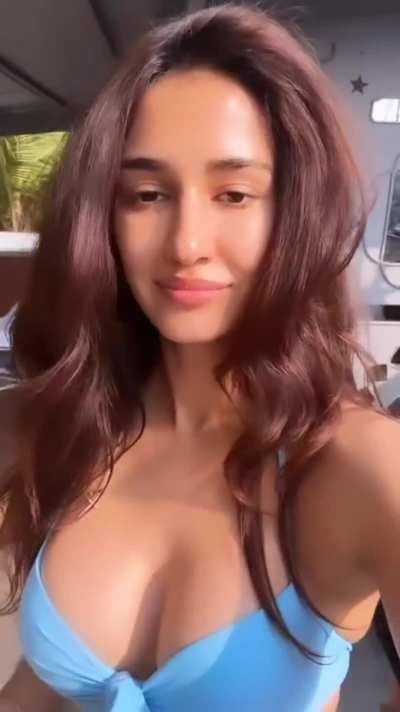 Damn that cleavage of Disha