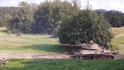 Video of &quot;shooting&quot; T 34-85