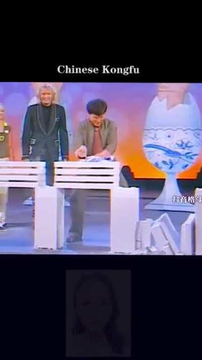 Jackie Chan is the boss, breaking blocks while holding an egg and without breaking it. Boss