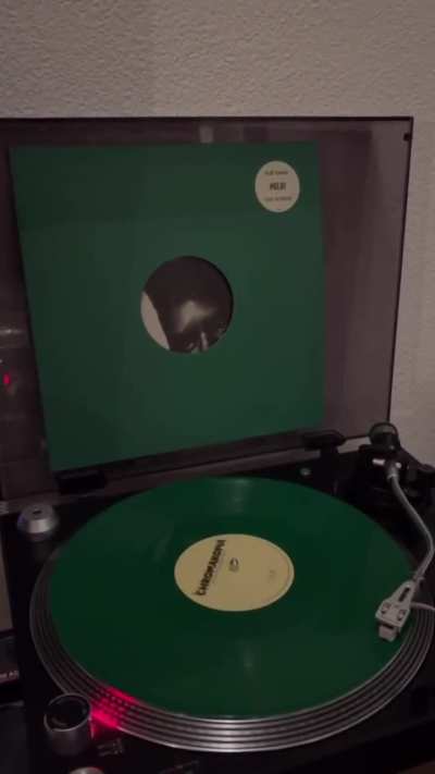 Does anybody else’s vinyl do this during St. Chroma?