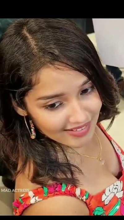 Anikha Surendran Sexy Deep Cleavage 🥰🥰