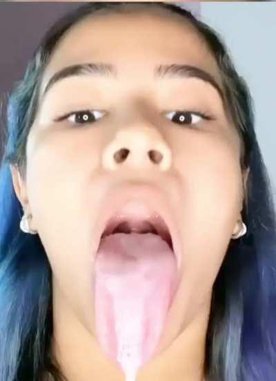 Long tongue Stef