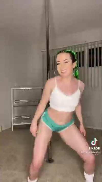 Twerking TikTok Pawgs