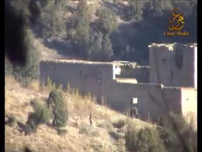 Taliban fighters ambush a Pakistani patrol attempting to clear a compound (Hand-to-hand/CQB)